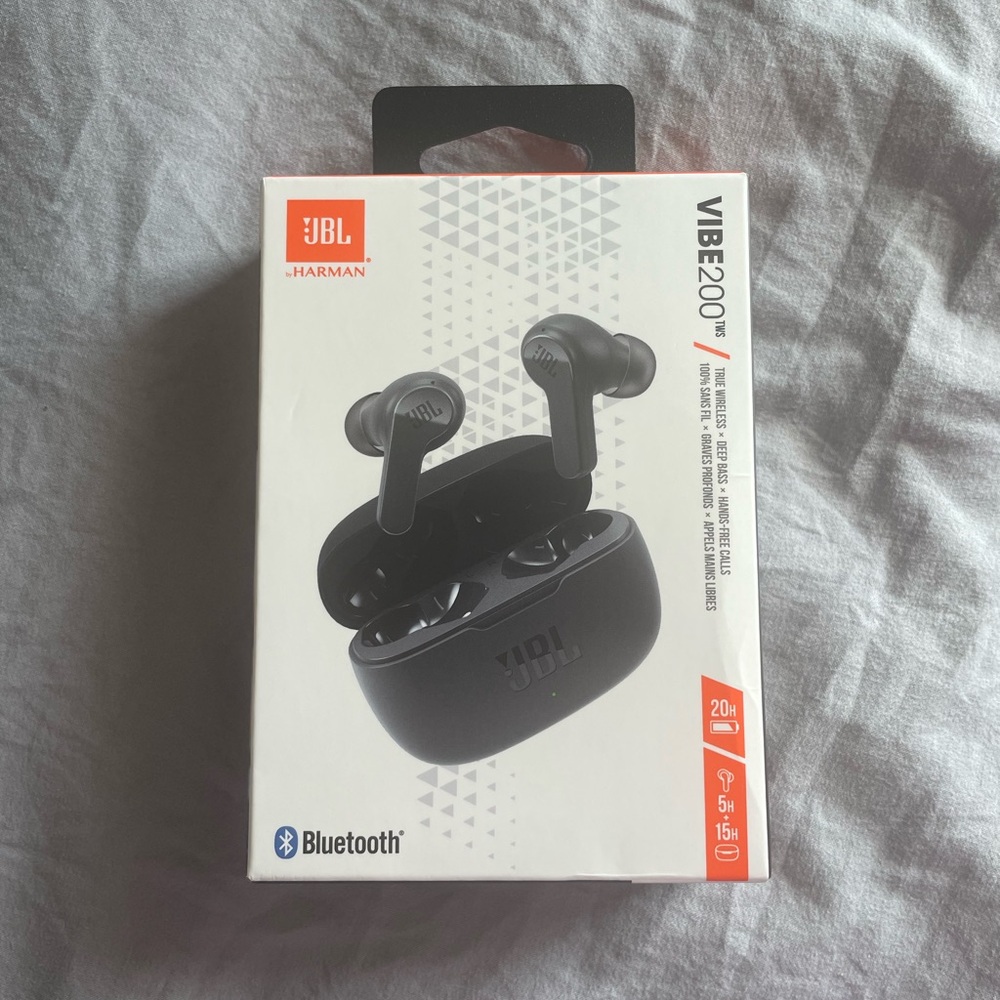 NEW STILL IN BOX!! JBL VIBE200tws